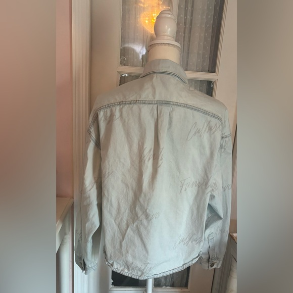 Light wash Monat top - Picture 2 of 6